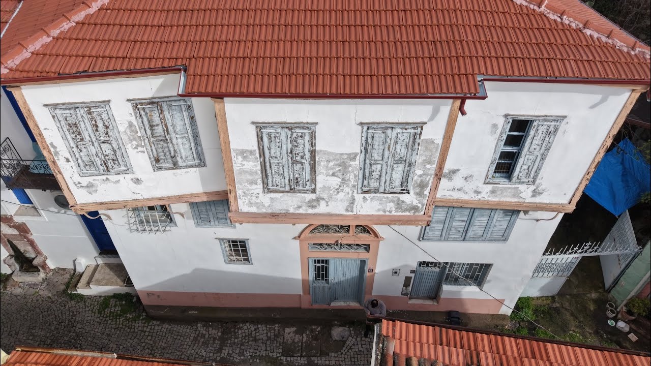 Ayvalık merkez’de 6 + 1 tarihi konak ￼