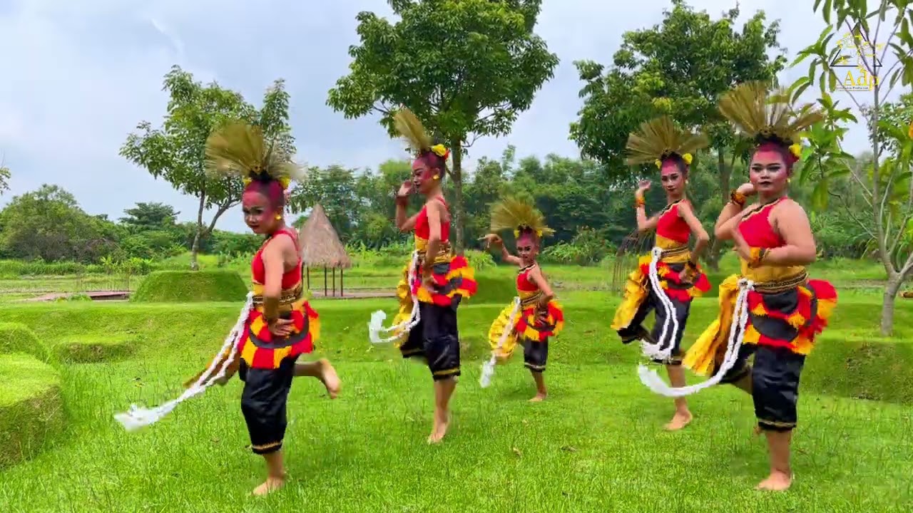 Uji Kompetensi Tari Ngganong Kelas B2 Kelompok 1 