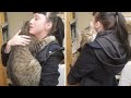 В приюте кот обнял посетительницу и отказывался её отпускать