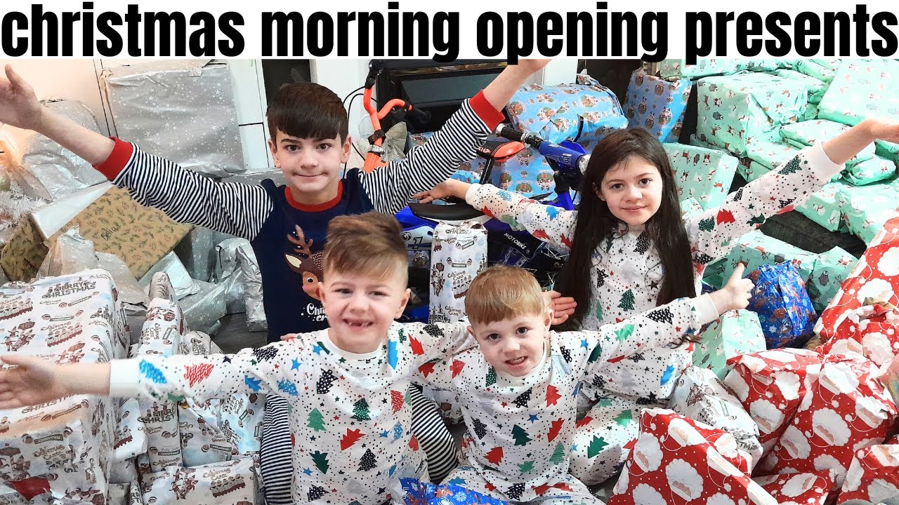 CHRISTMAS DAY SPECIAL // OPENING PRESENTS..