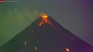 Mar 3, 2026 Meteor Flies Into Mayon Volcano Crater In The Philippines