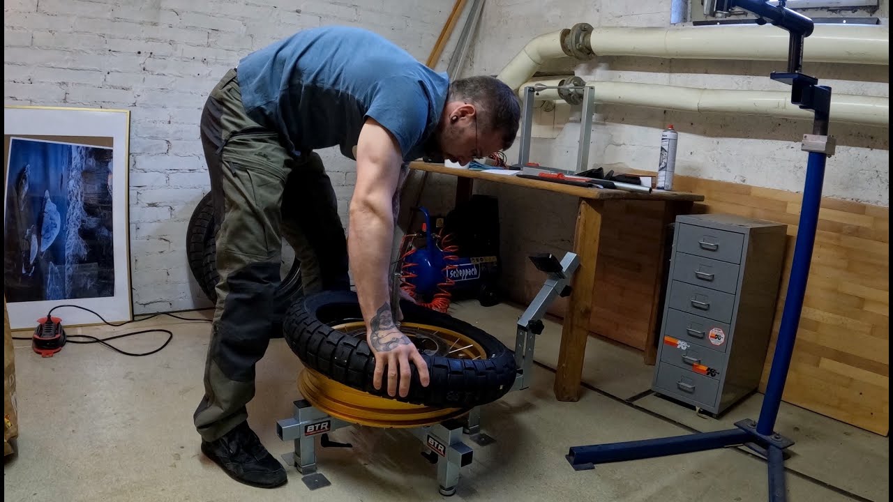 Motorradreifen selbst wechseln & auswuchten zuhause – Erster Versuch an der BMW GS mit dem BTR EVO 2