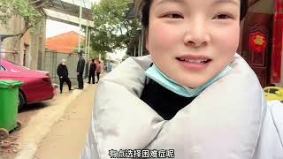 昨天看了带院子带菜地的民房，老刘一大早又带我去了一趟，真的越看越纠结，各有优劣势。就是想让大伯既能种菜，又能养鸡，还能烧柴#人间温暖 #人间烟火 #记录真实生活 #记录生活 #日常vlog