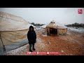 الثلوج تغمر مخيما للنازحين في مدينة الدانا في إدلب