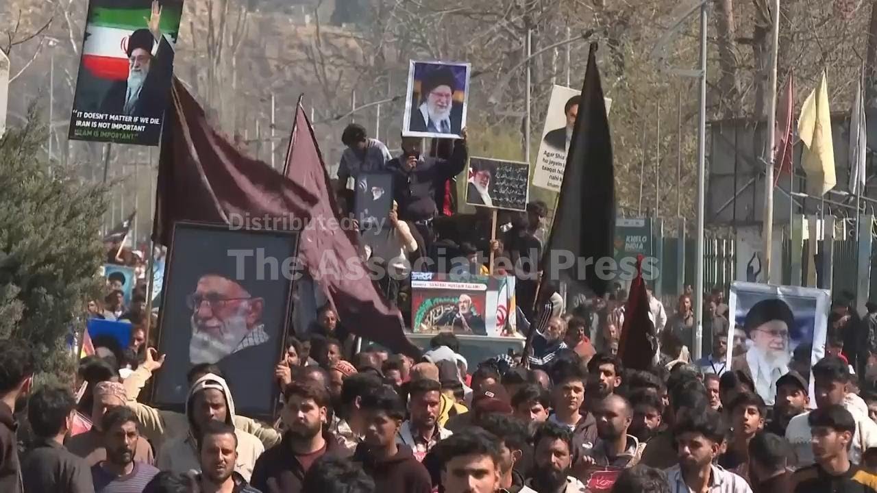Thousands of Shiite Muslims in Kashmir protest killing of Iran’s Khamenei