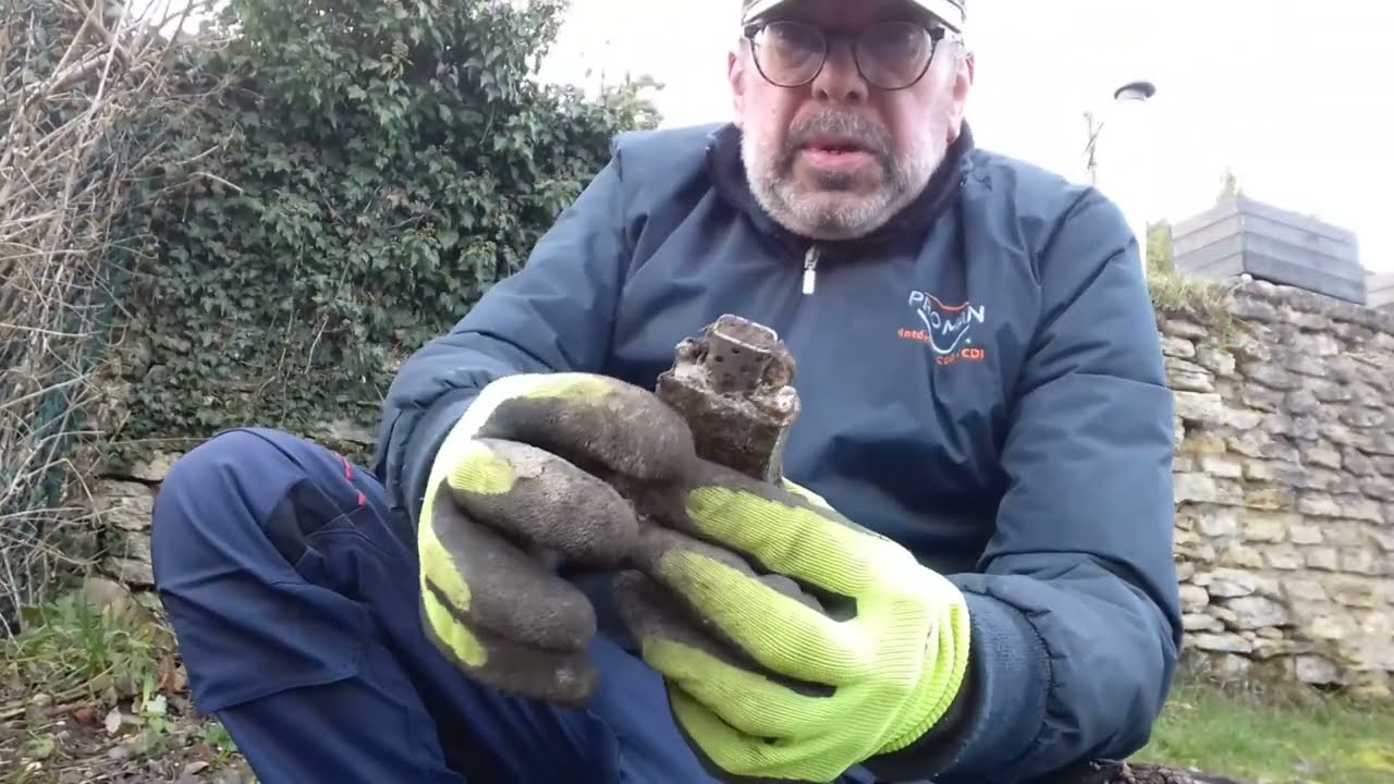 #détectiondemétaux Surprises en passant le détecteur dans cette parcelle  @TrésorsSecrets