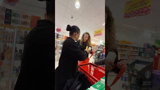 24 UUR OVERLEVEN OP KRUIDVAT ETEN \u0026 DRINKEN 😱