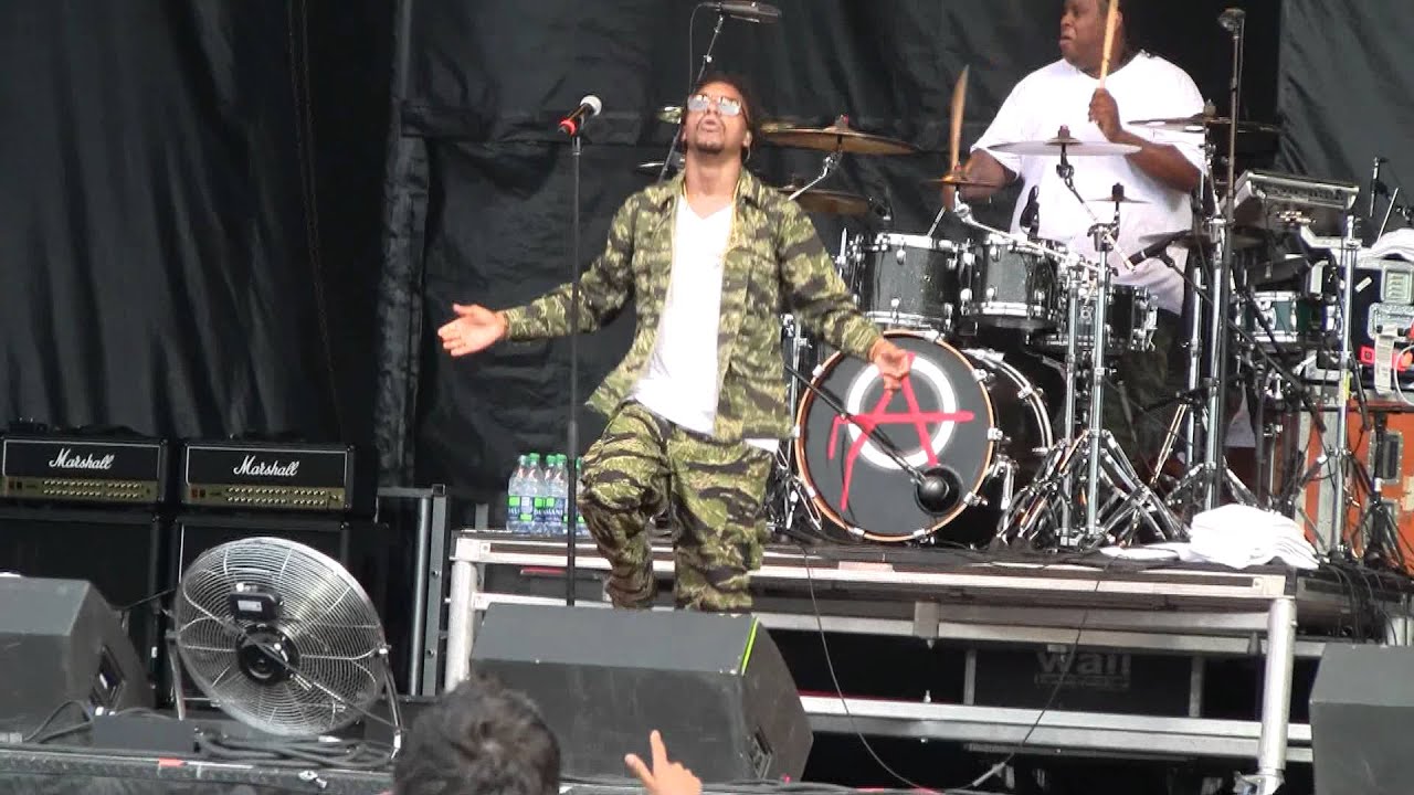 Lupe Fiasco at Cisco Ottawa Bluesfest - July 17, 2011 - Opening 10 Minutes (1080p)