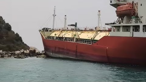 They Crash Into Rocks! Biggest Ship Collisions and Mistakes Caught On Camera