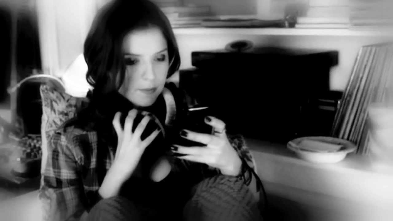 Beca/Chloe - Kiss Me (Bechloe)