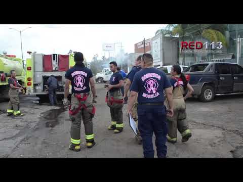 VIDEO Arde taller mecánico frente a Plaza Fame Los Manantiales