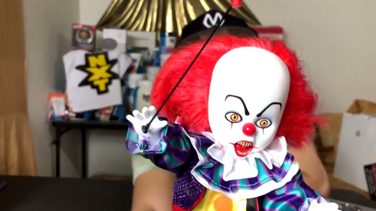 It - Pennywise (1990) (Living Dead Dolls) - YouTube
