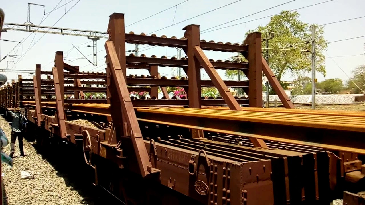 Tracks Freight with 31557/Kazipet WAG-9 At Bi Bi Nagar
OnTill end WDG-4D&WDG-4