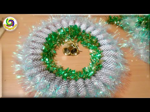 Видео: Handmade! Как сделать самостоятельно Рождественский венок из Шишек