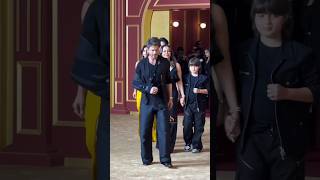 Shah Rukh Khan ❤️ With Beautiful Girl | 4K Stage Show 🔥 SRK Romantic Moments 🫣#fdccompany
