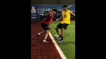 هل خرجت الكرة بكامل محيطها Youtubeshorts اكسبلور كرة القدم حمود سيف كرة قدم Football 