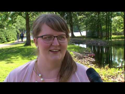 This Salmela channel video looks back at the art centre’s 2018 summer. Festival director Eveliina Mäenpää introduces that season, and painter Paavo Pelvo speaks about work shown in the Postitalo building in the Domander courtyard. The clip gives a focused sense of how the former parish and service buildings became a place for temporary exhibitions and summer cultural events. It documents a particular past programme, not the current exhibition list. Salmela publishes new artists, concerts and opening dates each year, so use its current calendar when planning a visit.