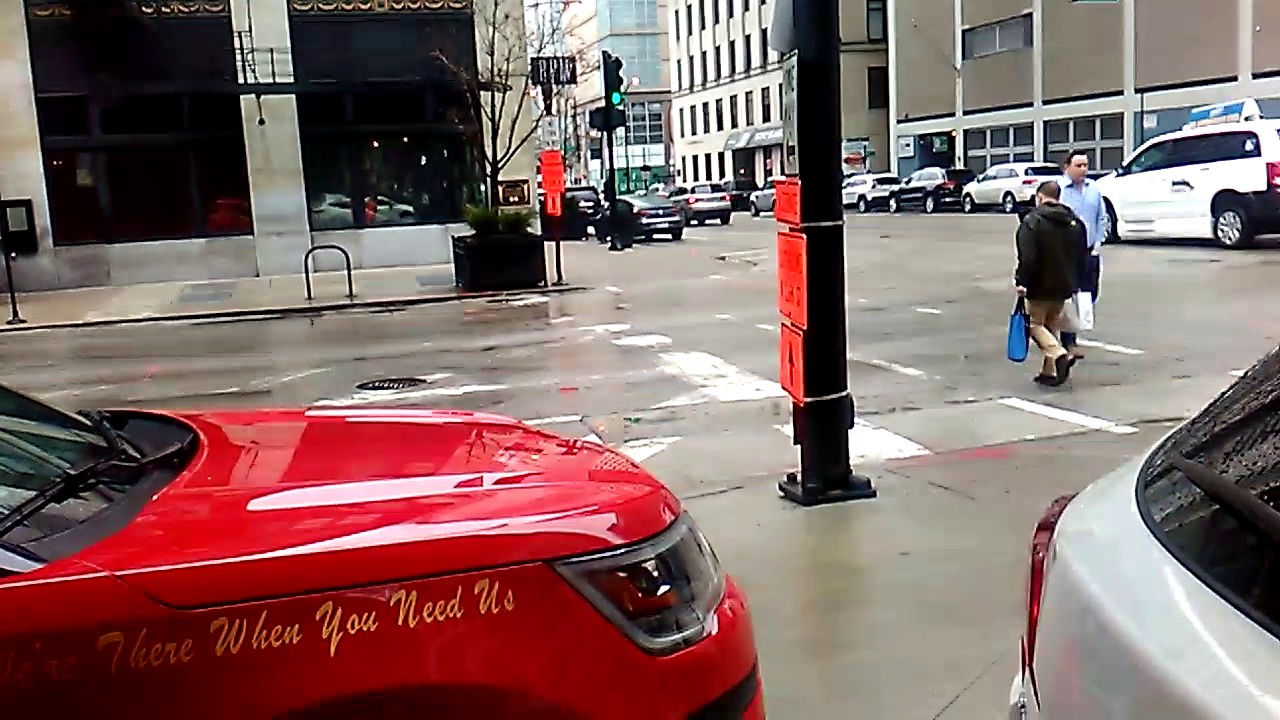 Chicago Fire Department Ambulance 42 Responding