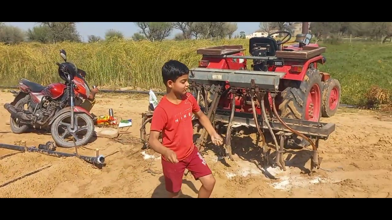 गांव और खेत मे पसुओ के हरे चारे के लिए अडवान्टा का नुटरीफिड बाजरे की बिजाई की #village #farming