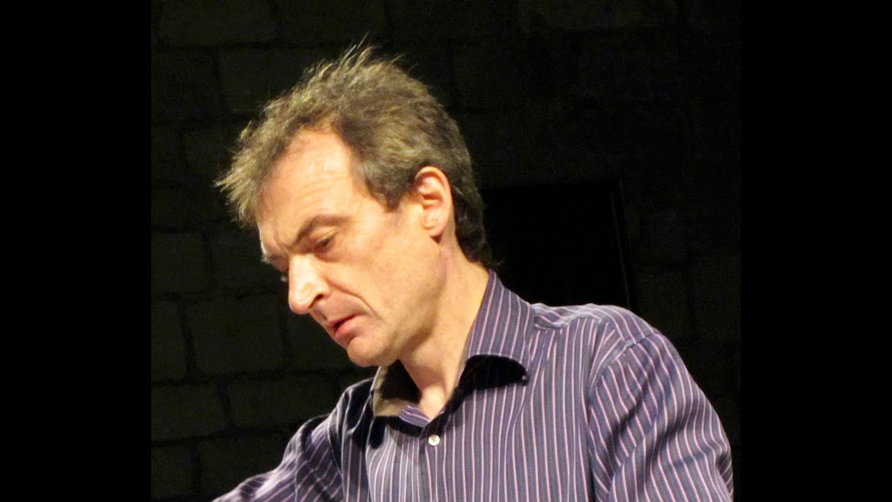 Bach: Ouverture à la française BWV 831- Iain Simcock (harpsichord)