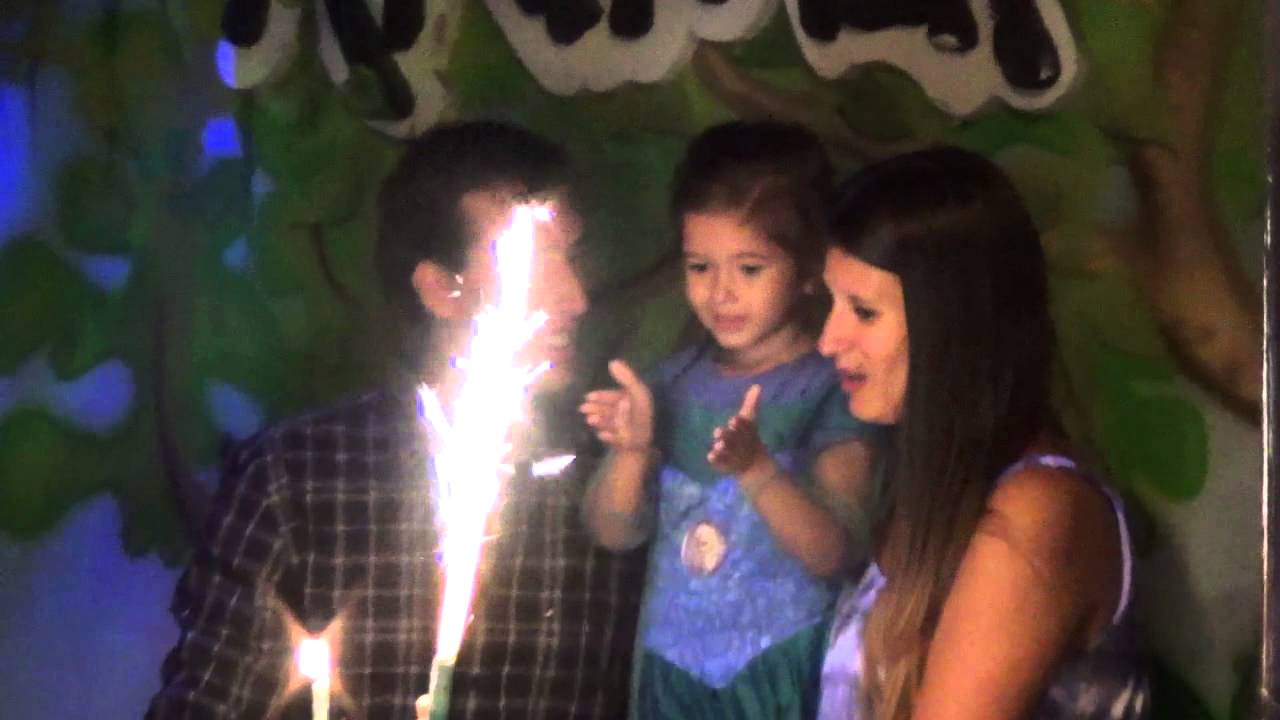 CUMPLE VALENTINA NUNZIO 11-03-2014 (SOPLANDO LAS VELITAS)