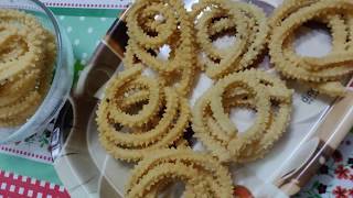 Aatti Sutta Murukku - ஆட்டி சுட்ட முறுக்கு