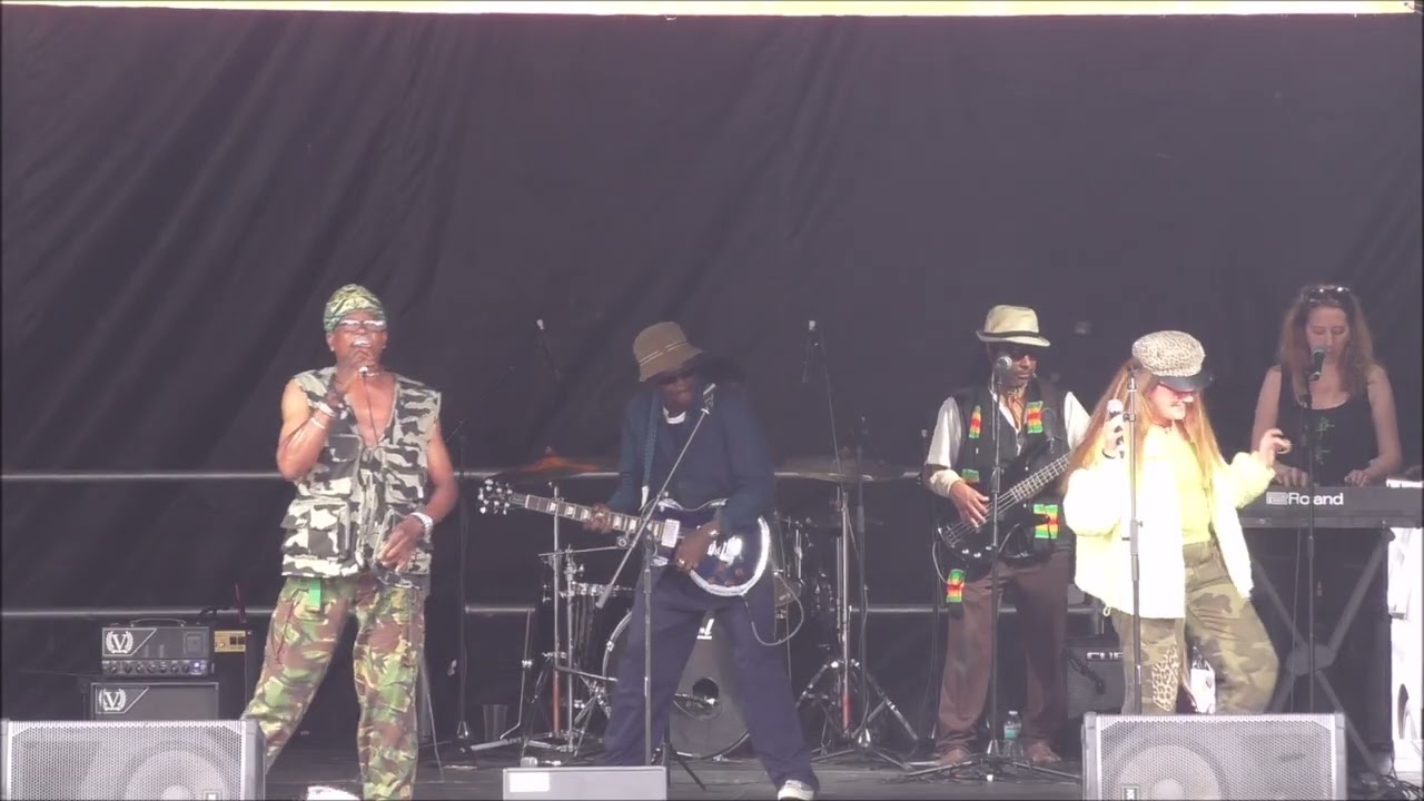 PLAY REGGAE MUSIC OVER AND OVER