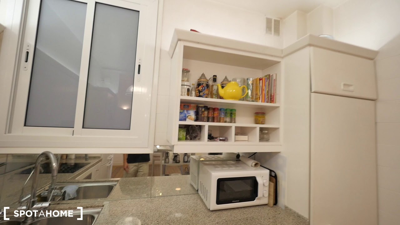 Charming rooms for rent in 4-bedroom apartment in Eixample Dreta - Spotahome (ref 304576)