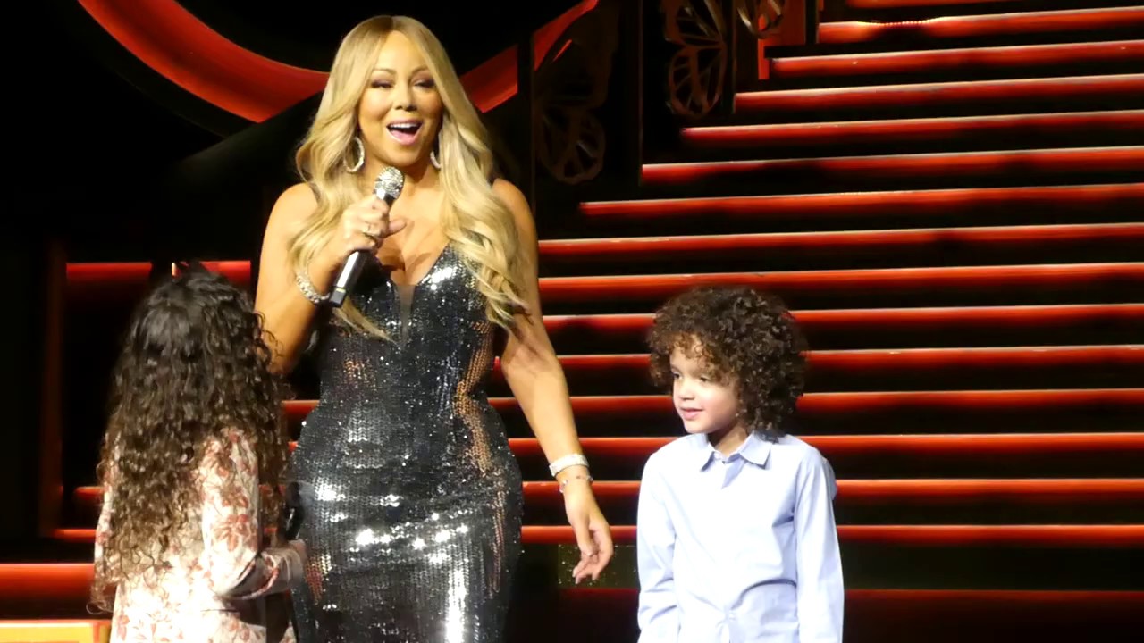 Mariah Carey and her twins Roc & Roe on stage in Las Vegas - 2/21 The Butterfly Returns
