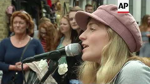 London buskers use tap and go tech to reach cashless audiences