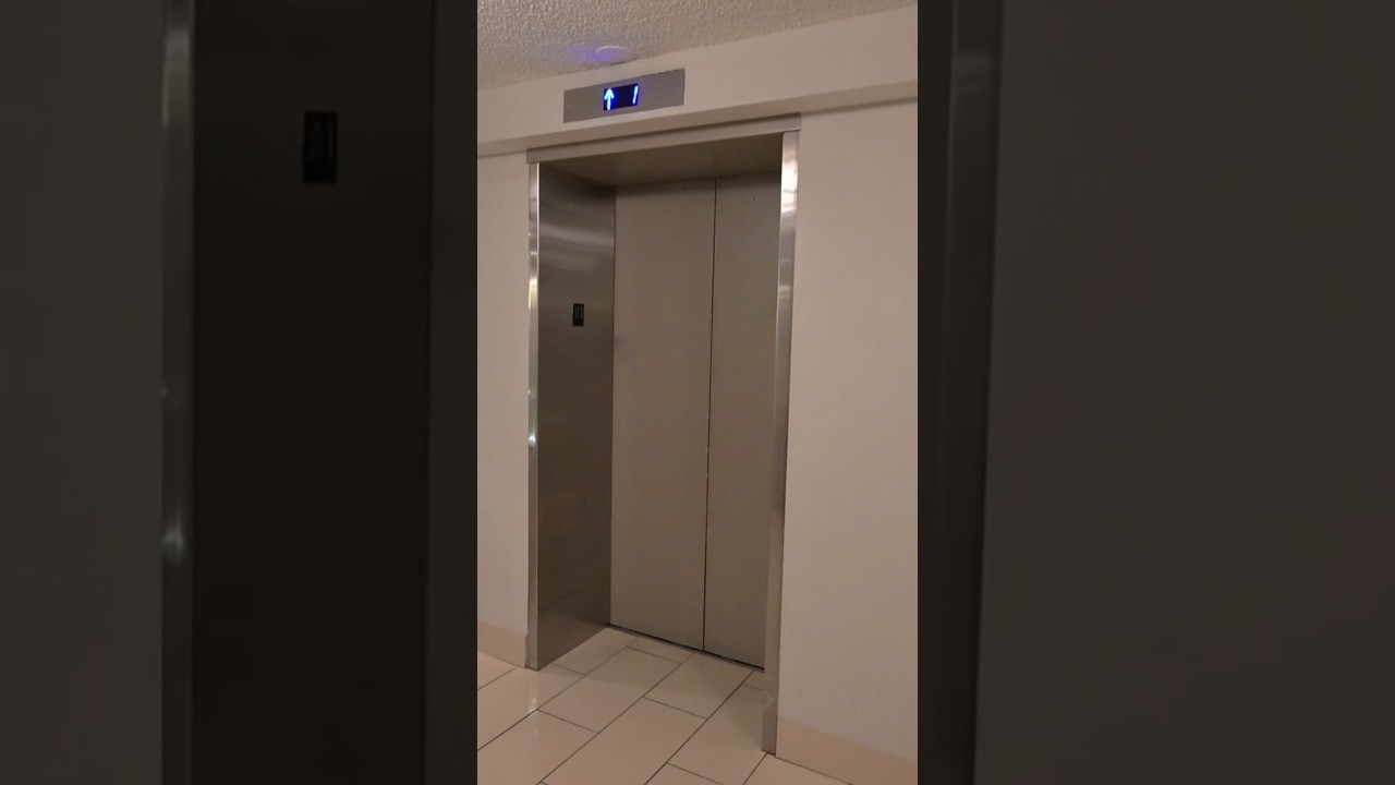 Лифт Отис в отеле Marriott в Альбукерке