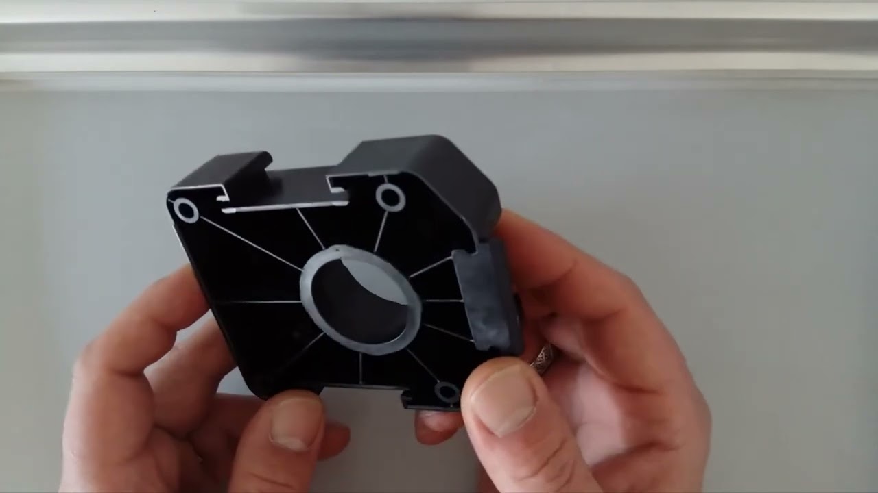 Монтажная пластина AXILO 78 пластик черный под шуруп 637.76.333