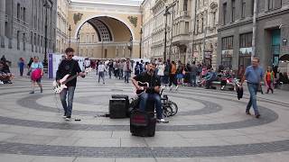 Уличные музыканты на Дворцовой площади (СПб)