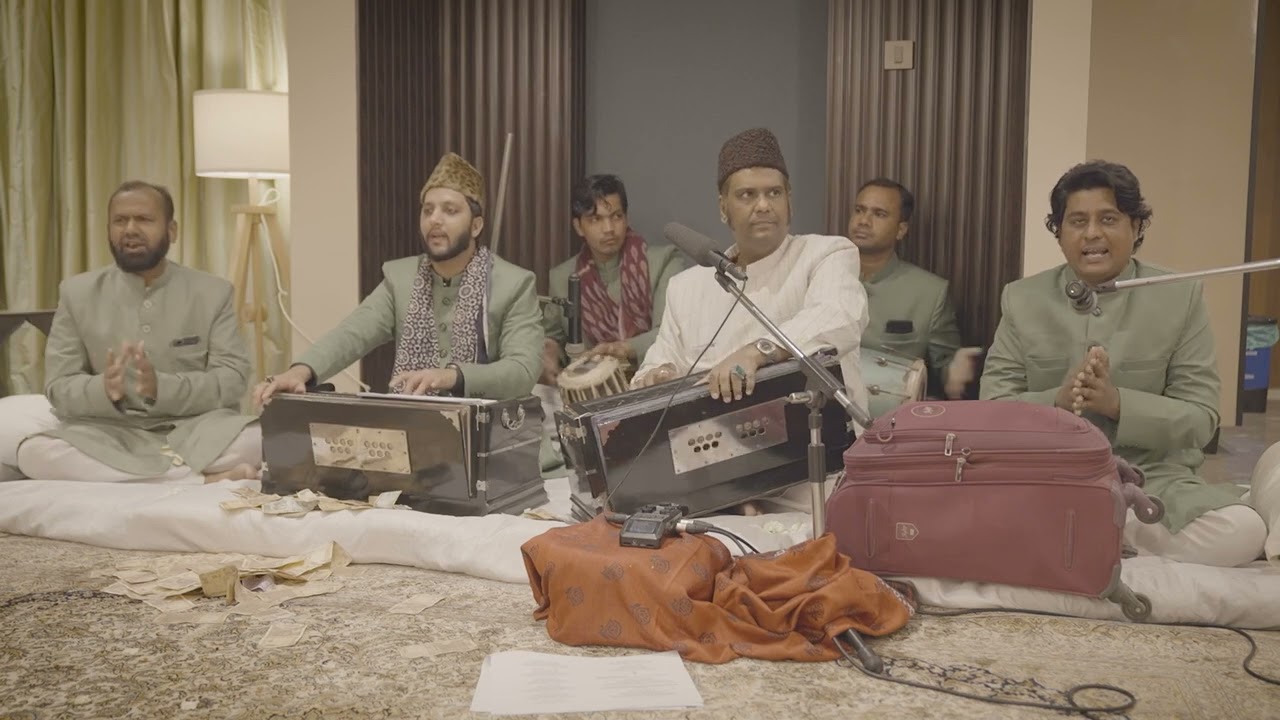 Kahun kaise sakhi mohe laaj lage mohe pi ki Najariya | Folk Geet | Ateeq Bandanawazi