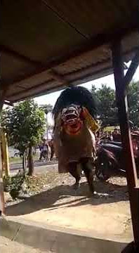 Ngakak Barongan kejedot Genteng😅