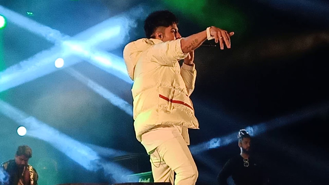Hardy Sandhu Live Performance Kya Bat Hai YouTube hardy-sandhu-live-performance-kya-bat-hai-youtube
