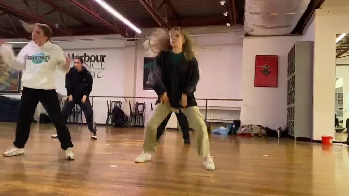 Hip Hop, Kathryn McKay