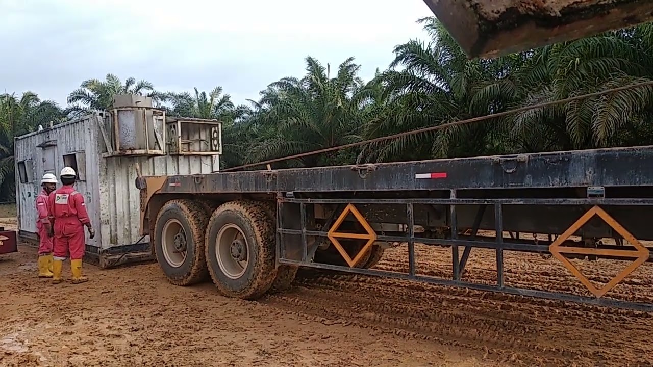 RIG ONSHORE || Proses menaikan barang ke atas Tandem truck - YouTube