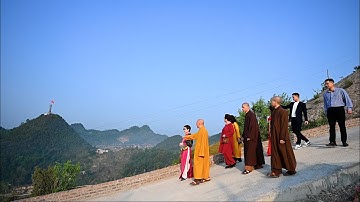 Lễ chào cờ tại cột cờ Lũng Cú ( núi Long Sơn, Hà Giang) ngày giỗ tổ 10/03/2024