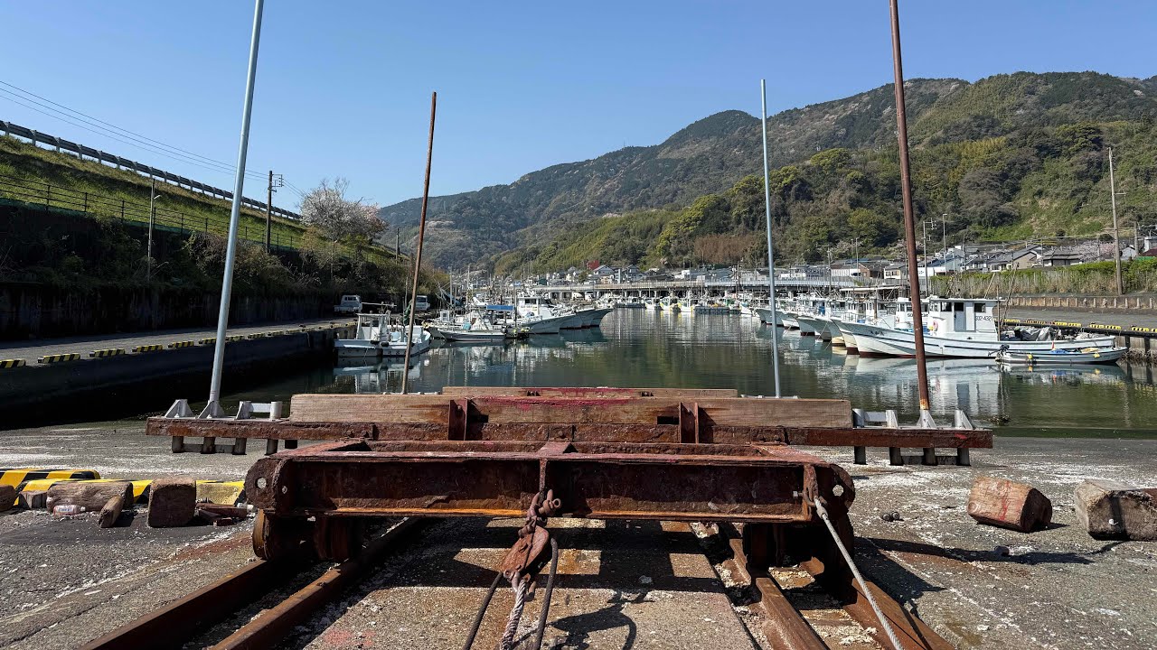 Rusted Ramp 🚶 This Rusted Boat Ramp Tells a Story - Walking in Japan - YouTube