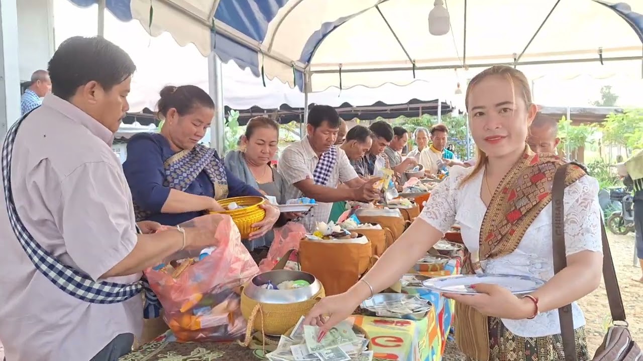 พิธีใส่บาตรถวายทานตอนเช้า🙏🙏🙏