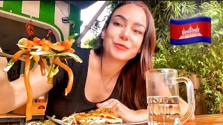 Trying $2 Stir-Fried Pin Noodles at a Local Hotspot in Cambodia 🇰🇭