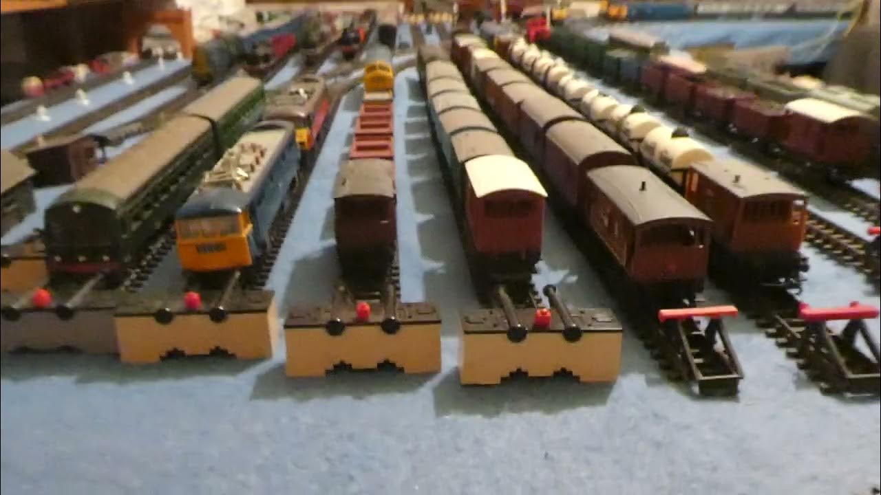 TRIANG MODEL RAILWAY ROLLING STOCK RUN FIVE 180123 YouTube