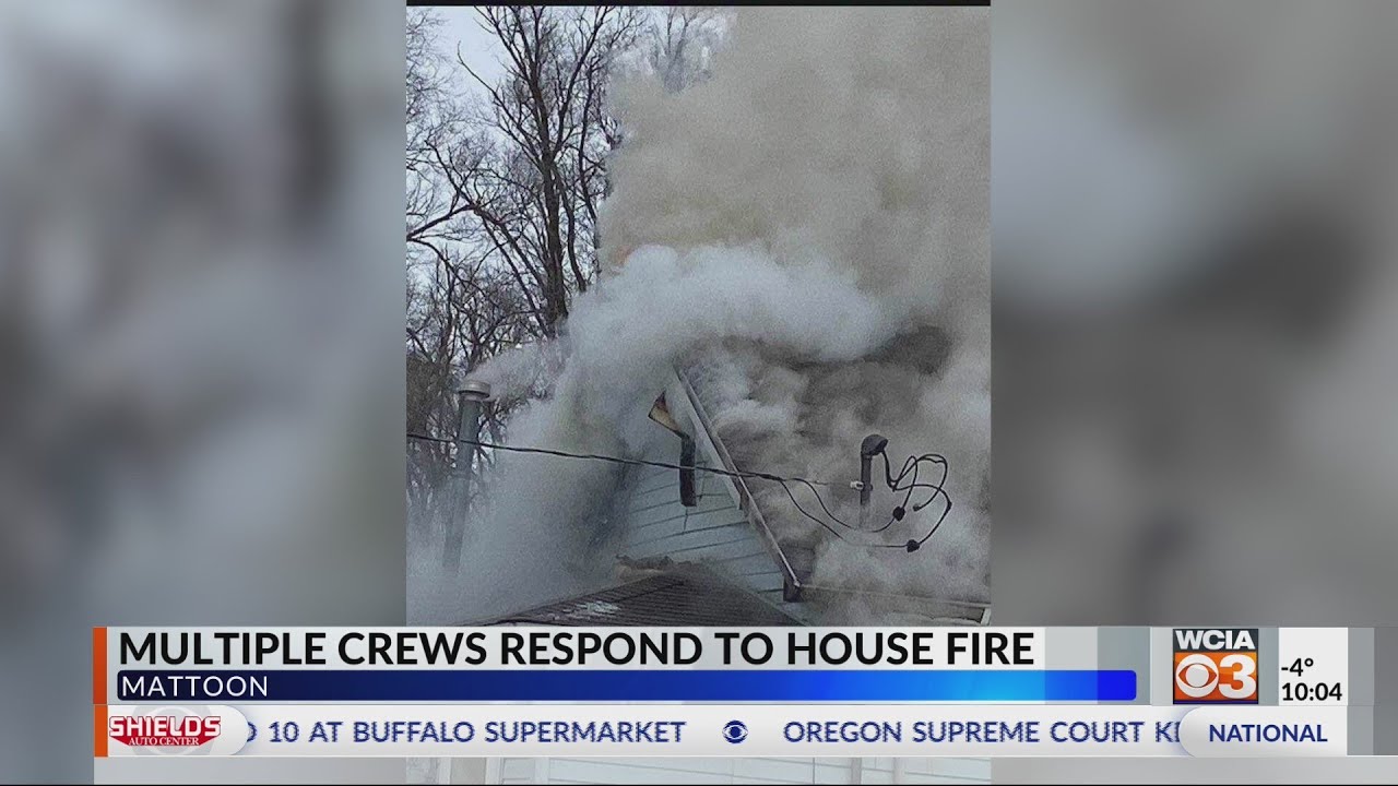Firefighters battle Mattoon house fire in extreme cold - YouTube