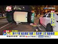 "操作不慎"撞路邊車"側翻"?! 整車變"立筊"駕駛嚇壞│中視新聞 20260804