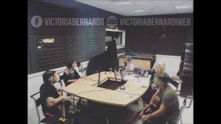 Video thumbnail of "Victoria Bernardi - Píntame (acústico)"