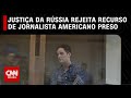 Justiça da Rússia rejeita recurso de jornalista dos EUA contra prisão preventiva | CNN NOVO DIA