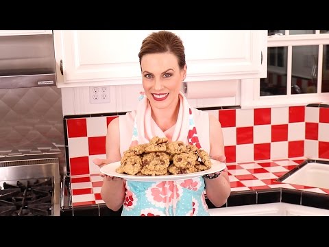 वीडियो: अखरोट ओटमील कुकीज कैसे बेक करें