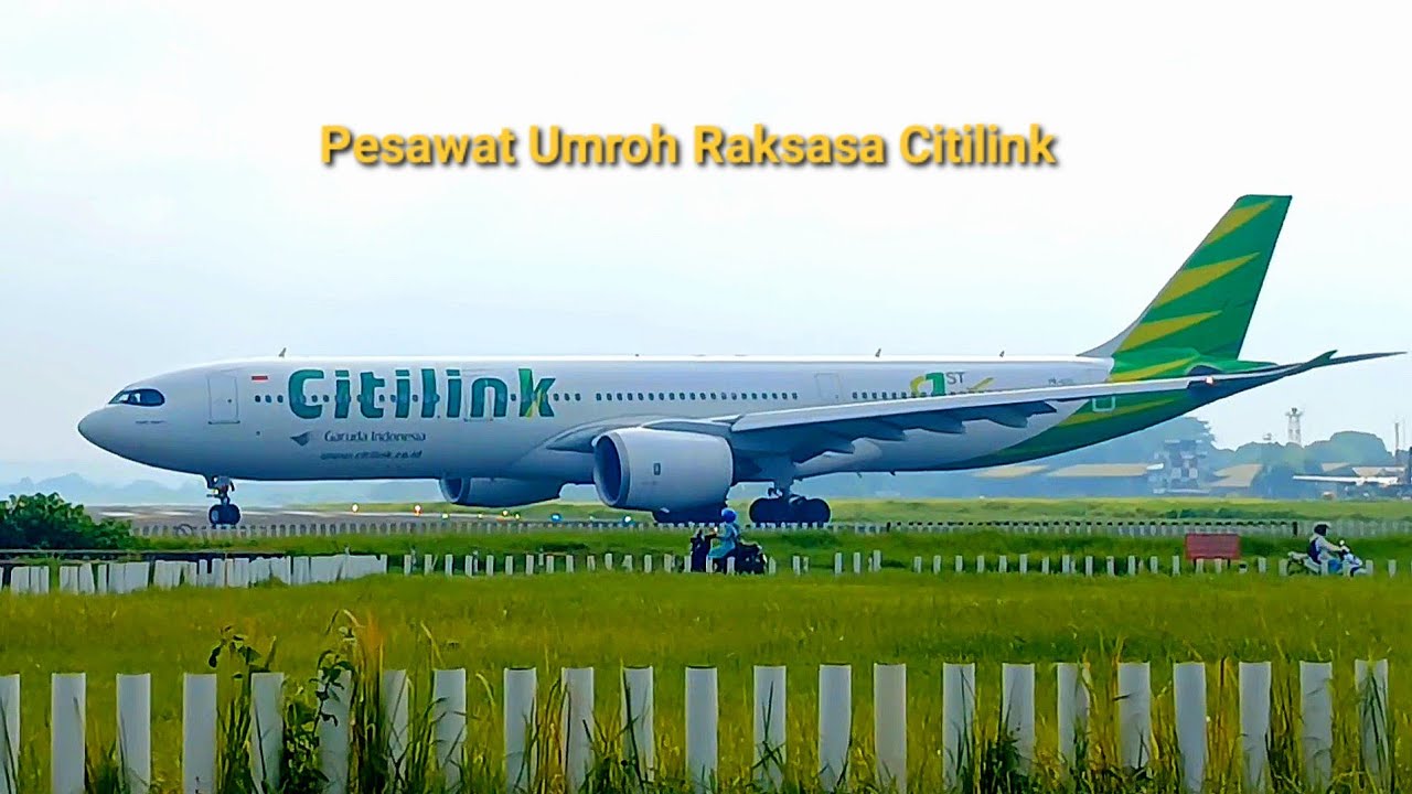 Nonton Pesawat Citilink Raksasa Ketika Take Off Di Pinggir Jalan Raya Bandara Adi Soemarmo