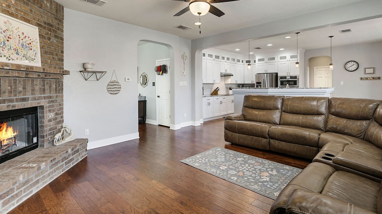 4427 Montrose Wood // San Antonio